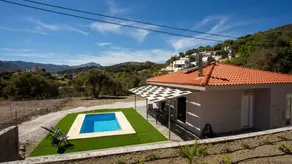 3-bed Villa in Palaioloutra With Private Pool - Image 4