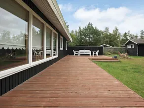 Relaxing Holiday Home in Højby Near Sea - Image 4