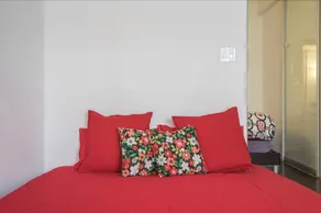 Stylish and Central Condo - Image 4