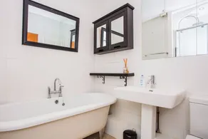 Comfortable Bright & Spacious 2 Bed Central London - Image 4