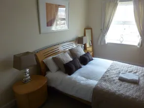 Maple House Serviced Apartments - Image 4