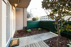 DAWN, 2BDR Carlton Apartment - Image 3