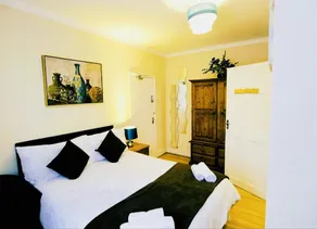 Gable Lodge London - Image 3