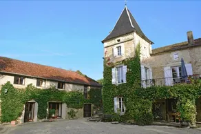 Holiday apartments at the courtyard of French château - Image 3
