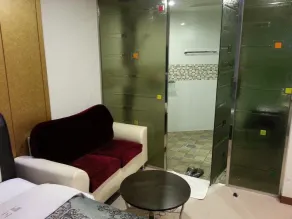 MJ Hotel - Image 4