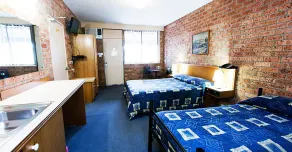 Country Comfort Motto Farm Motel - Image 5