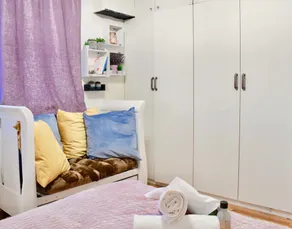 1 Bedroom Apartment With Garden in Mudchute - Image 4