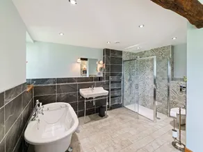 Gorgeous Home in Nr. Bowness-on-windermere With Garden - Image 3