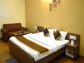 Hotel Rockwell by OYO Rooms - Image 2