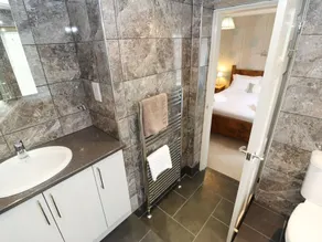 Thorncliffe House - Image 2