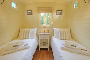 Quirky & Stylish Railway Carriage for 2 - Image 3