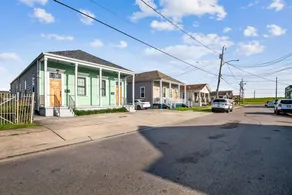 Historic Algiers Point 3 Minutes To Downtown 3 Bedroom Duplex by Redawning - Image 4