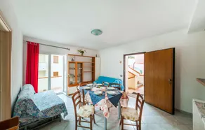 Beautiful Apartment in La Maddalena With 3 Bedrooms - Image 2
