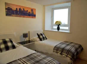 Impeccable 2-bed Apartment in Brentwood - Image 2