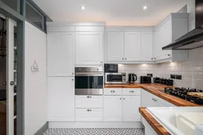 Classic Designer Beautiful 1 Bed Home With Parking - Image 2