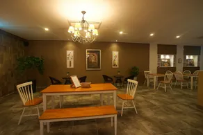 Orange Tree Hotel & Cafe - Image 5