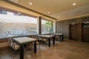 Hotel Savi International by OYO Rooms - Image 4