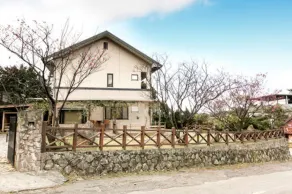 Celebrity Villa - Image 4