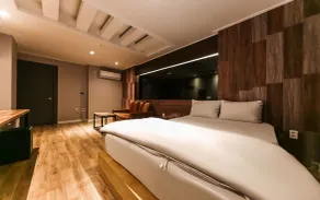 Gyeongsan Rivera - Image 5