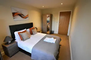 London Heathrow Living Serviced Apartments By Ferndale - Image 5