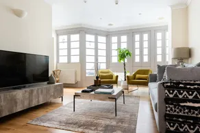 The Luxe Chelsea Townhouse - Image 4