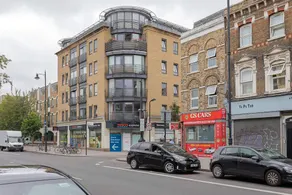 Amazing 2 Bed Apt W/balcony nr Stoke Newington - Image 4