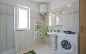 Amazing Home in Drenje With Wifi and 4 Bedrooms - Image 2