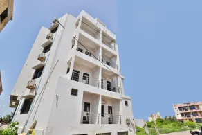 Hotel Vrajbhoomi by OYO Rooms - Image 3
