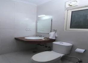 OYO 18557 The Chef Guest House - Image 5