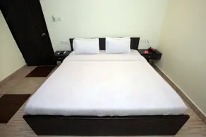 Trumpets Hotel by OYO Rooms - Image 2
