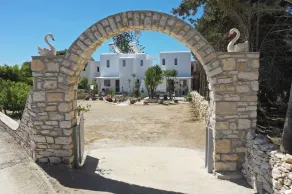 Kiki's Dream Refurbished Apartment With a Bacony and sea Views - Image 4