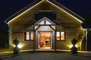 Orchard Barn in Oxford - Image 3