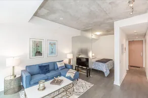 Luxury 1BR in the Heart of King West - Image 2