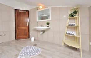 Beautiful Home in Sv Filip i Jakov With Wifi and 4 Bedrooms - Image 2
