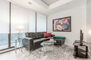 Amazing 1BR in Popular King West - Image 4