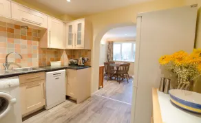 Clifton Court Apt 19 With Heated Pool - Image 5