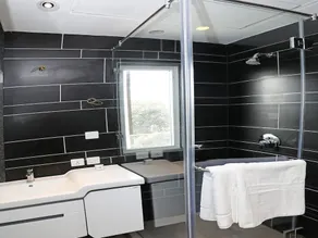 Hotel Tisya by OYO Rooms - Image 5