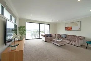 Luxury Waterfront SpaciousHouse Lakeview - Image 3