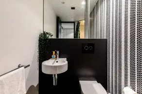 Spacious 1BD 50m From Chapel Street - Image 4