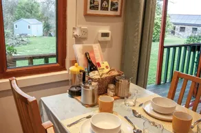 Merlins Cabin - 2 Bedroom Cabin - Blaen Cedi Farm - Penclawdd - Image 5