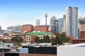 UM616 Sleek Split Level City Oasis in Ultimo - Image 3