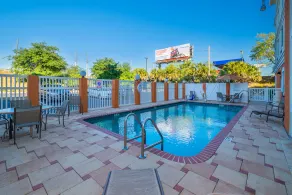 Comfort Inn & Suites Maingate South - Image 3