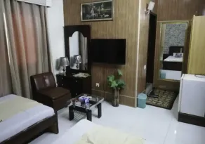 Autobahn Guest House - Image 3