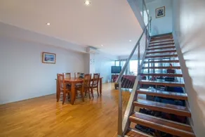 Spacious Apartment with Sea Views - Image 4