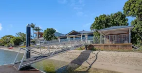 Maureen Waterfront Holiday House - Image 4