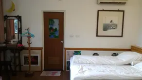 Red Villa - Image 5