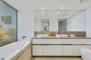 Soul Esplanade Beachfront - HR Surfers Paradise - Image 2