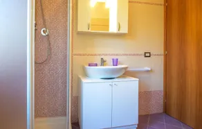 Beautiful Home in Chiusdino With Wifi and 5 Bedrooms - Image 5