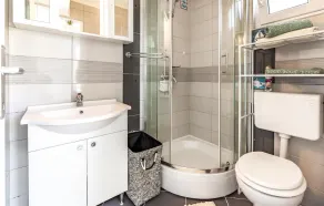 Nice Home in Kavran With Wifi and 2 Bedrooms - Image 4