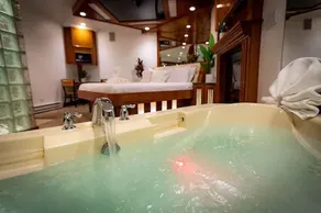 Sybaris Pool Suites - Image 4